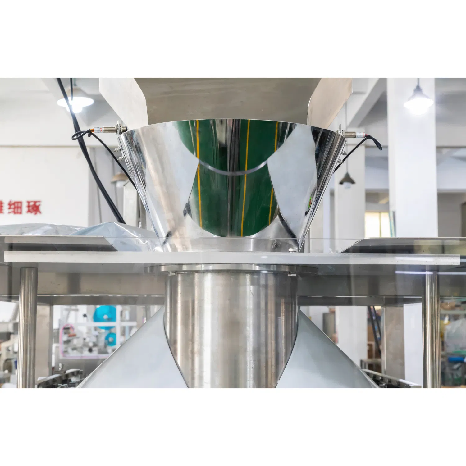 Automatic Honey/Ketchup/Sauce/Oil/Liquid/Lotion/Shampoo/Jelly/Liquid Soap/Juice/Tomato Paste Food Sachet Pouch Packaging Packing Filling Sealing Machine