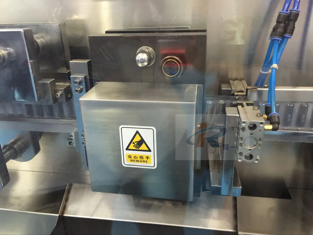 Ggs-118 P5 30ml Fruit Jelly PE Bottle Automatic Filling Sealing Machine